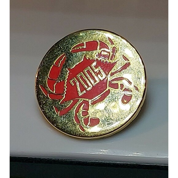 2005 Cancer The Crab Sign Round Lapel Pin gold red enamel zodiac - Picture 4 of 6